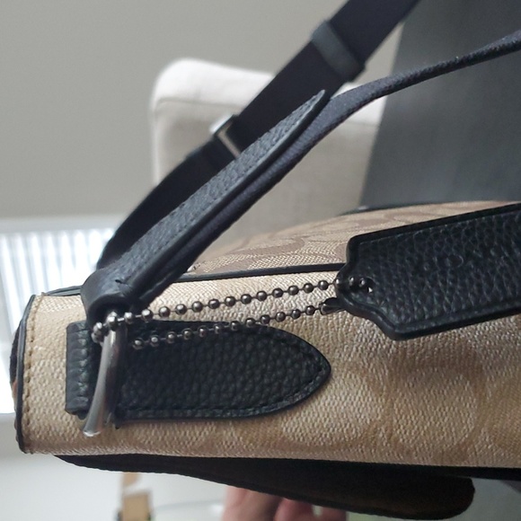 Hudson Messenger In Signature Canvas - Picture 4 of 10